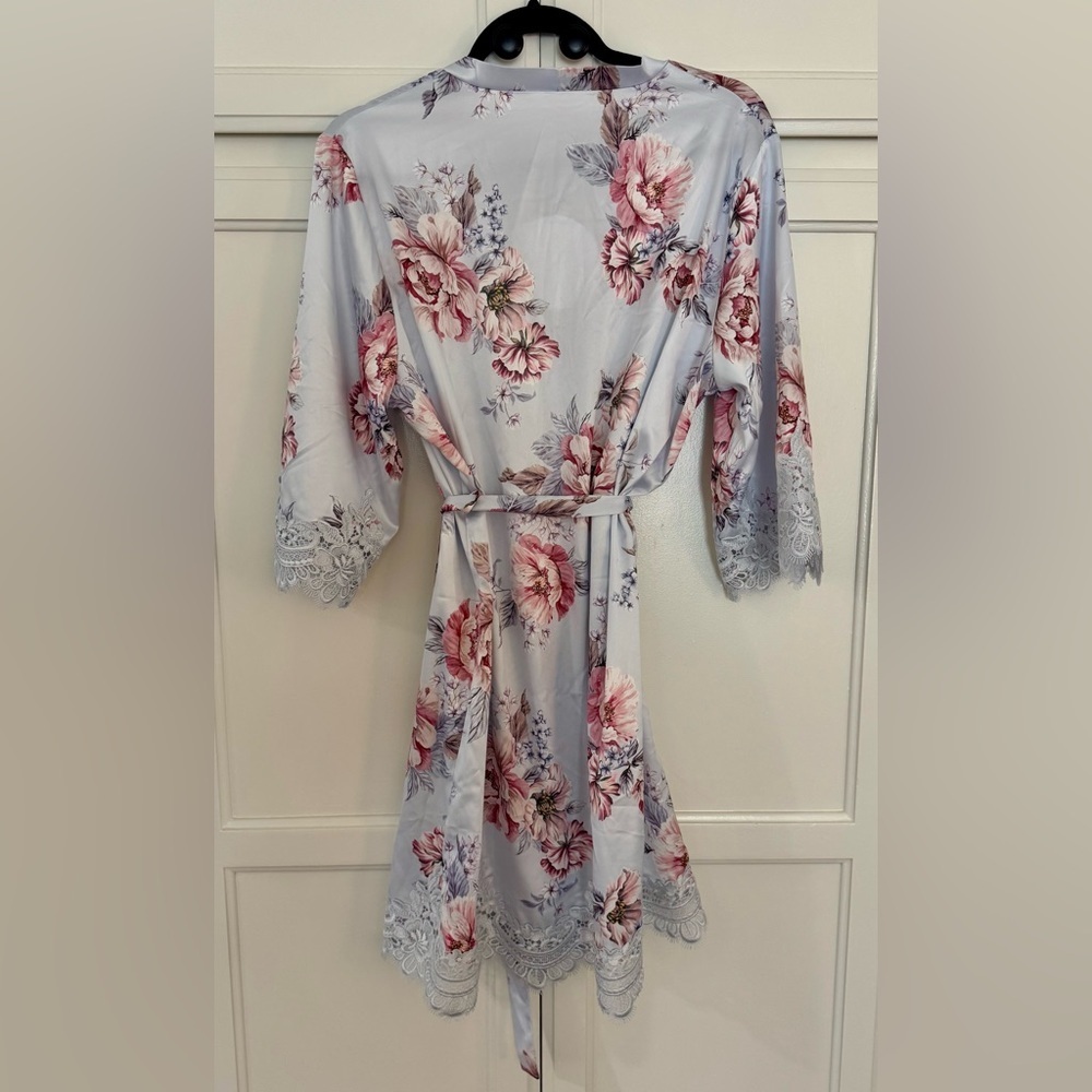 Lé Rose Stories Serena Veiled Rose Printed Lace Trim Satin Robe in Soft Blue - Picture 4 of 6